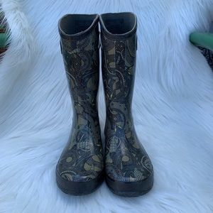 Bogs Rain boots Snake pattern KIDS SZ 6 Big boy